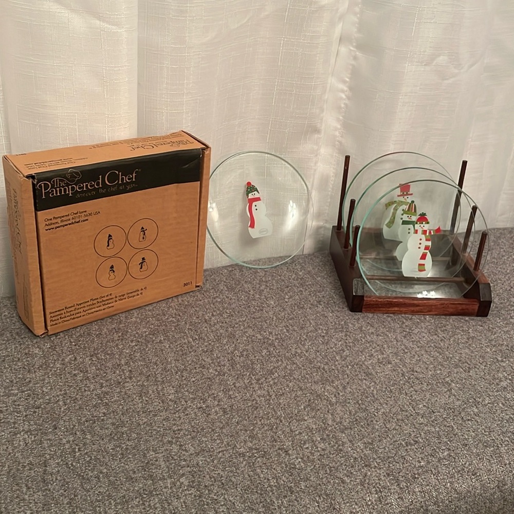 The Pampered Chef Glass Snowmen WINTER Appetizer Plates Christmas Set of 4